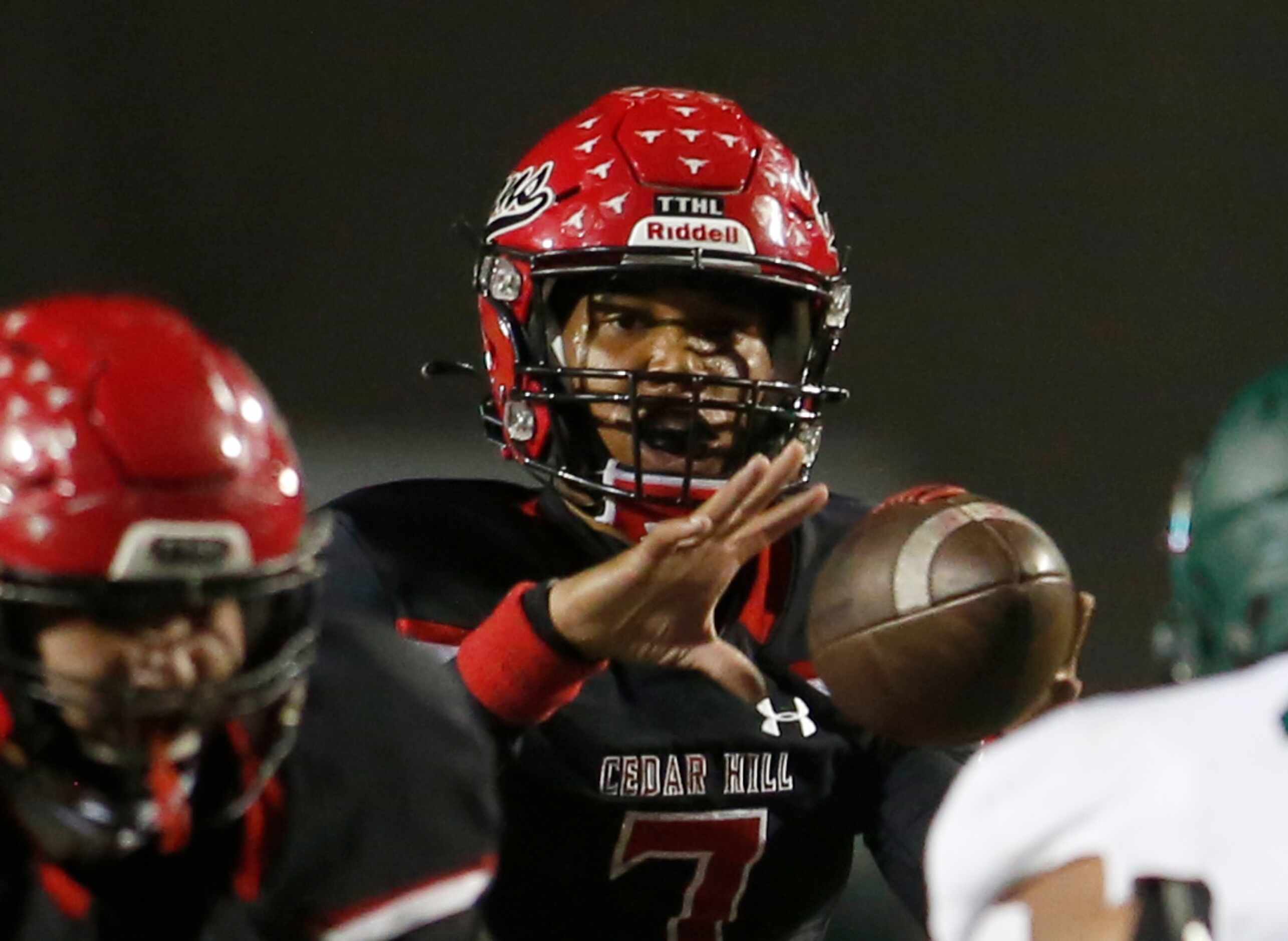 Cedar Hill quarterback Kaidon Salter (7) tales the snap during an offensive drive during the...