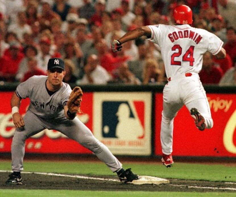 ORG XMIT: S125C74B1_AMN New York Yankees first baseman Tino Martinez makes the play on Texas...