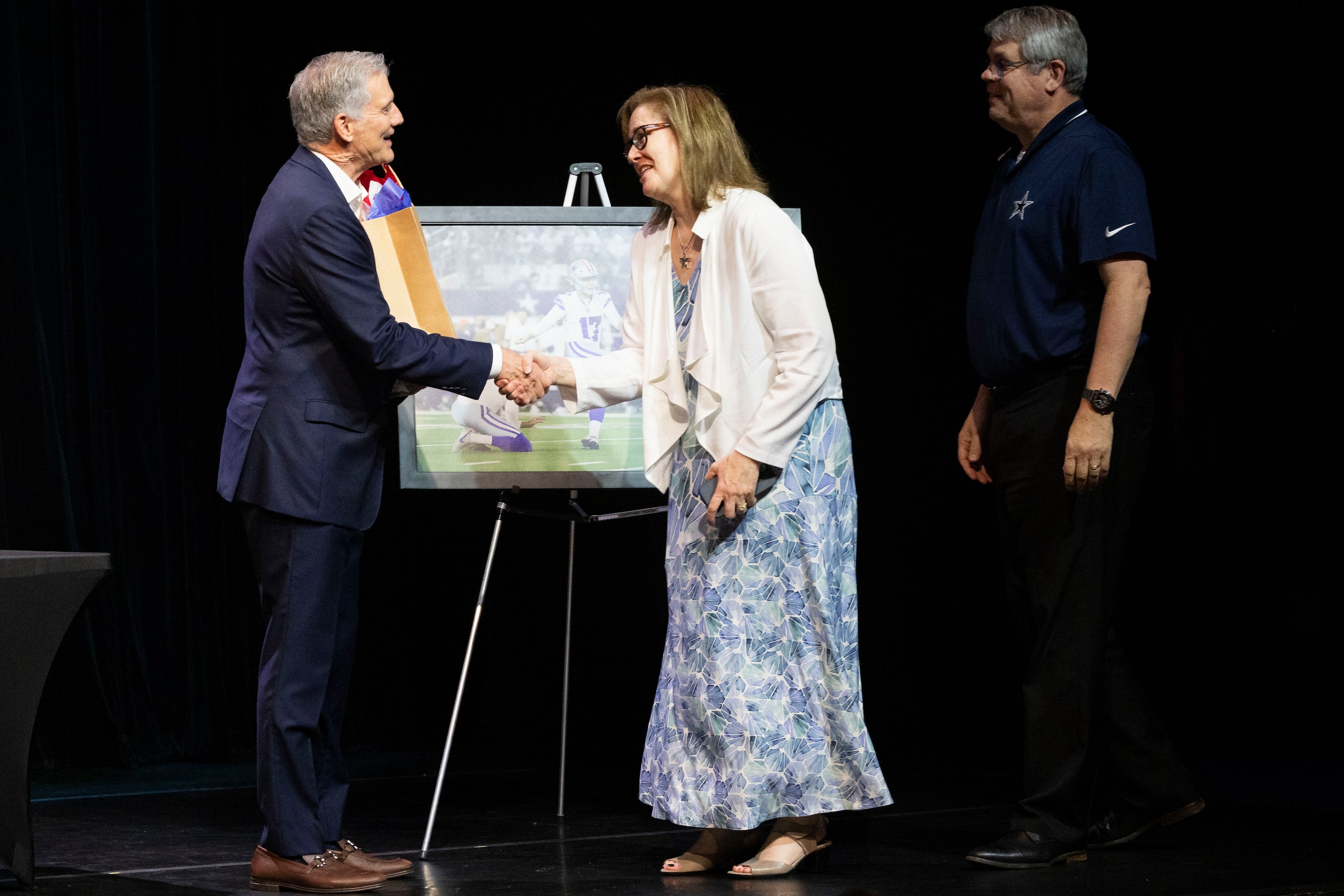 Plano Mayor John Muns gives Donna and Jeff Aubrey, parents of Plano native and Dallas...