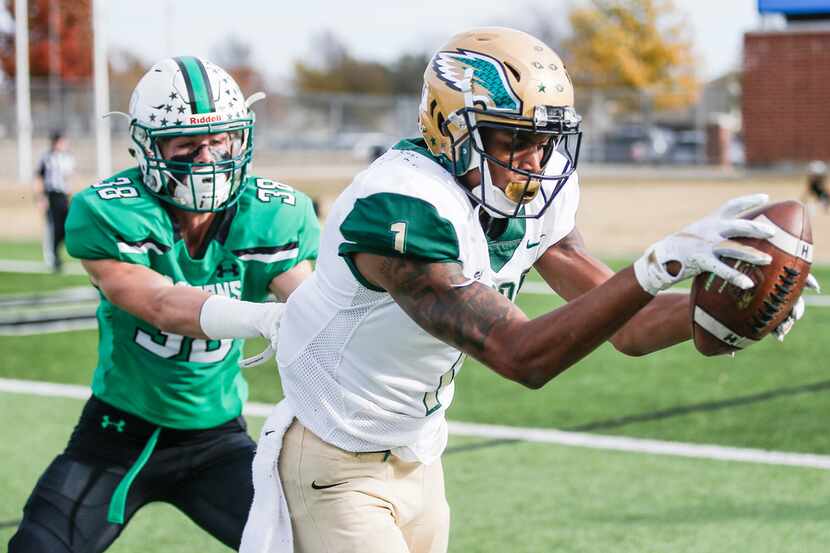 DeSoto senior wide receiver La'Vontae Shenault (1) catches a pass as Southlake Carroll...