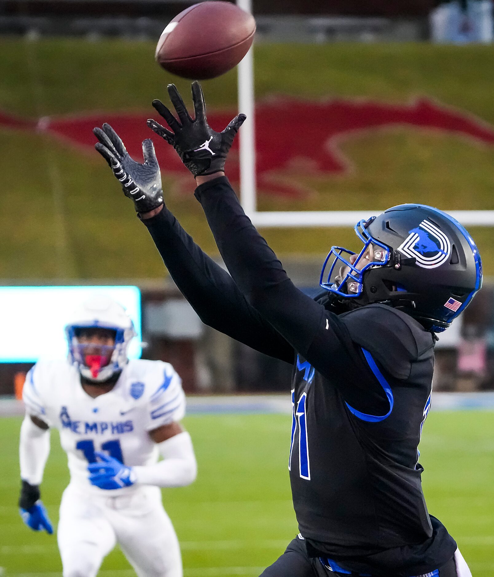 SMU wide receiver Rashee Rice (11) catches a 24-yard touchdown pass from quarterback Tanner...