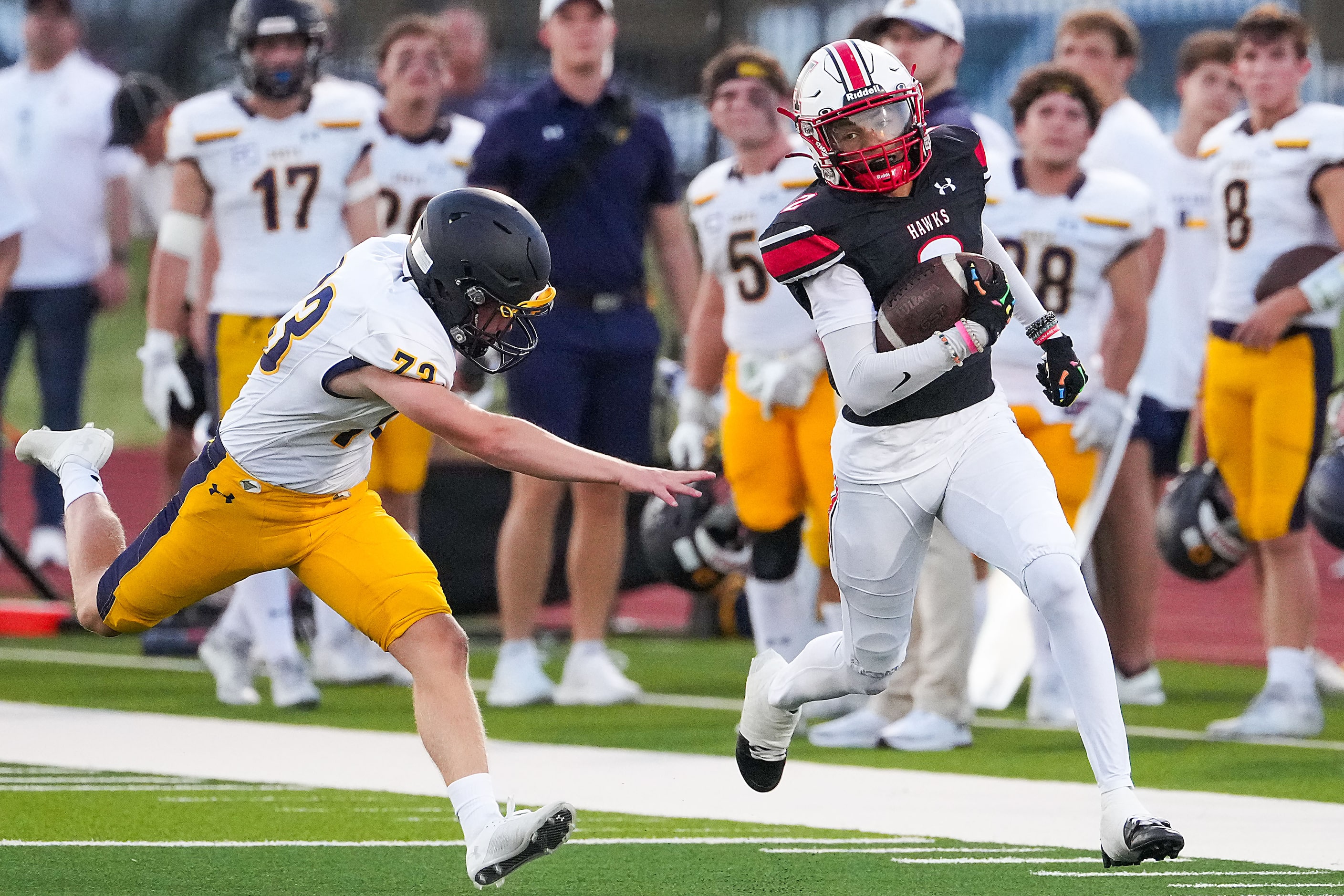 Rockwall-Heath defensive back Jaylon Rochell (2) gets past Highland Park kicker Sutton Stock...