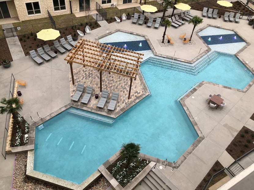 The pool courtyard at the Jefferson Promenade apartments.