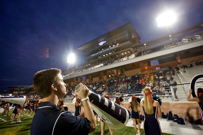 Allen Blue Crew member Griffin Halladay during the scrimage against  Arlington Martin at the...