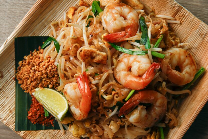Pad Thai Goong Sod, stir fried noodles,