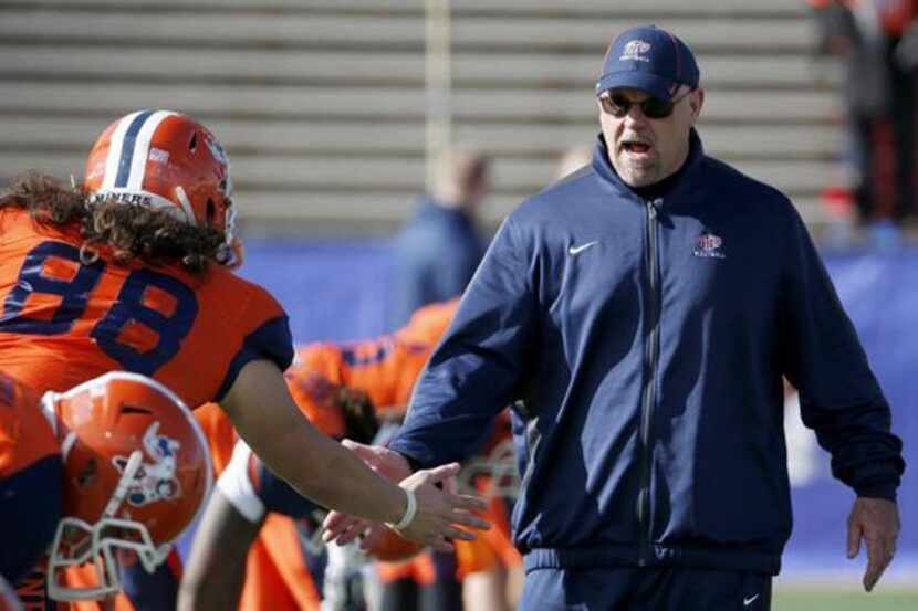 UTEP head coach Sean Kugler, right, shakes hands with Augie Touris (88) prior to the New...