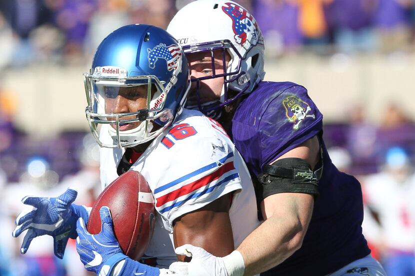 East Carolina's Cam White tackles SMU's Courtland Sutton during the first half of an NCAA...