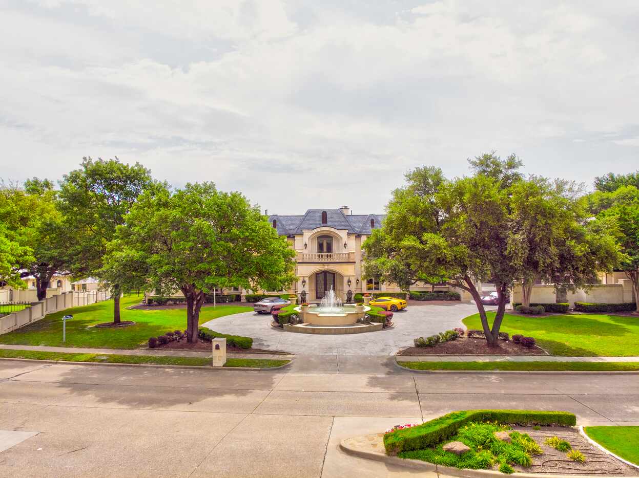 Exterior of 2000 Willow Bend Drive. (Norman and Young)