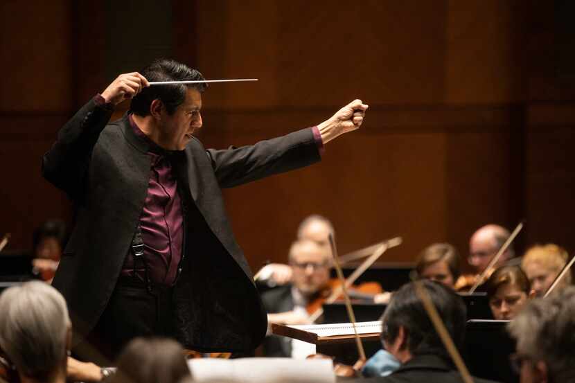 Conductor Miguel Harth-Bedoya leads the Fort Worth Symphony during a concert at the Bass...