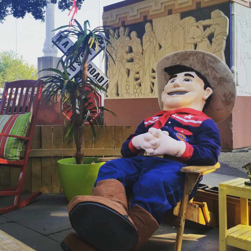 Not even 9 a.m. and little Big Tex already needed a breather. And then it was time for...