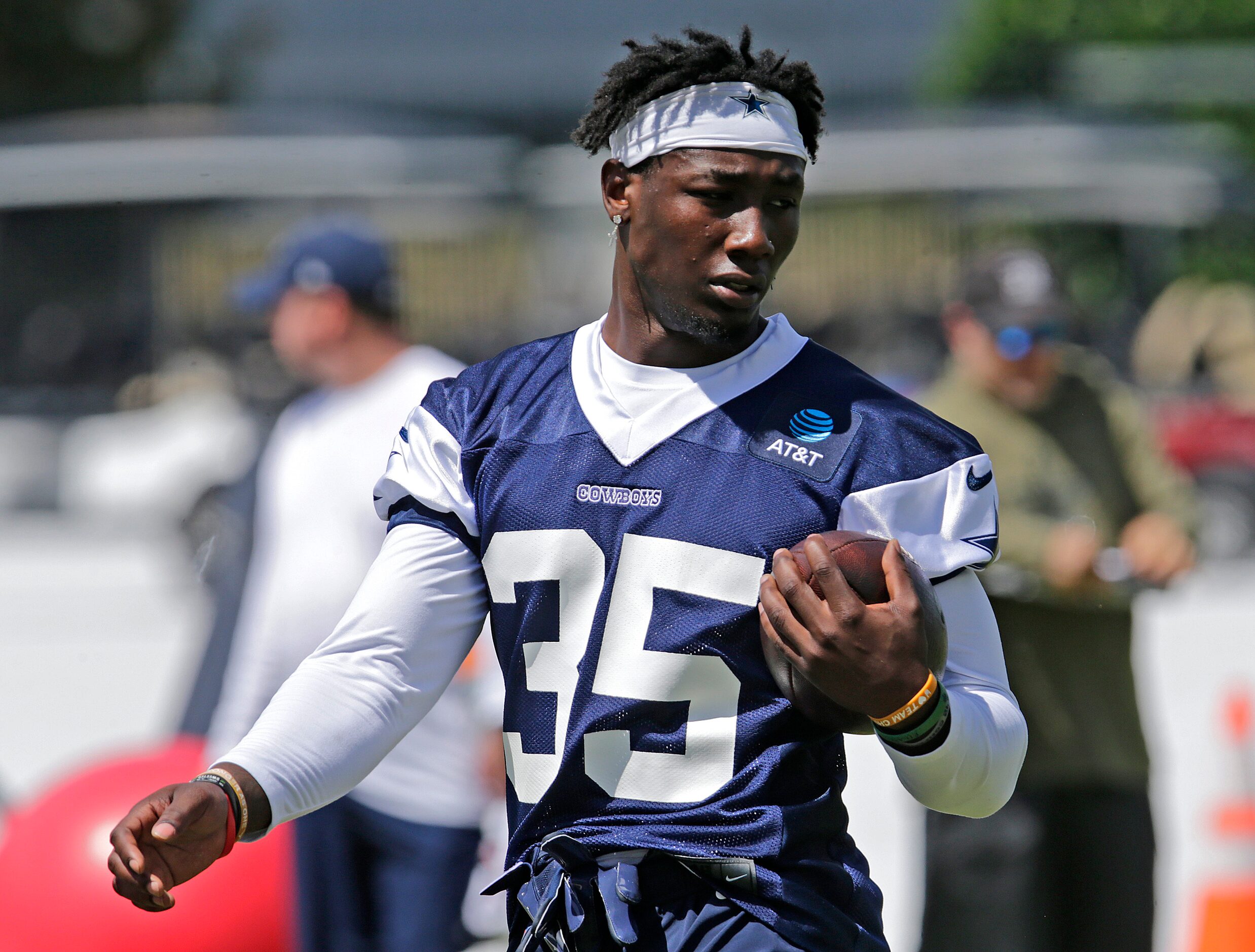 Cowboys rookie linebacker DeMarvion Overshown (35) participates in a drill as the Dallas...