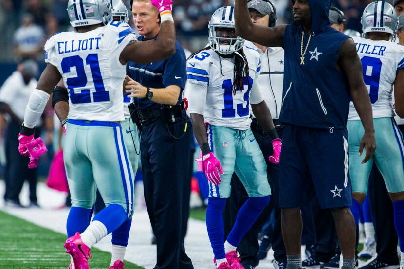 Dallas Cowboys running back Ezekiel Elliott (21) celebrates a touchdown with Dallas Cowboys...