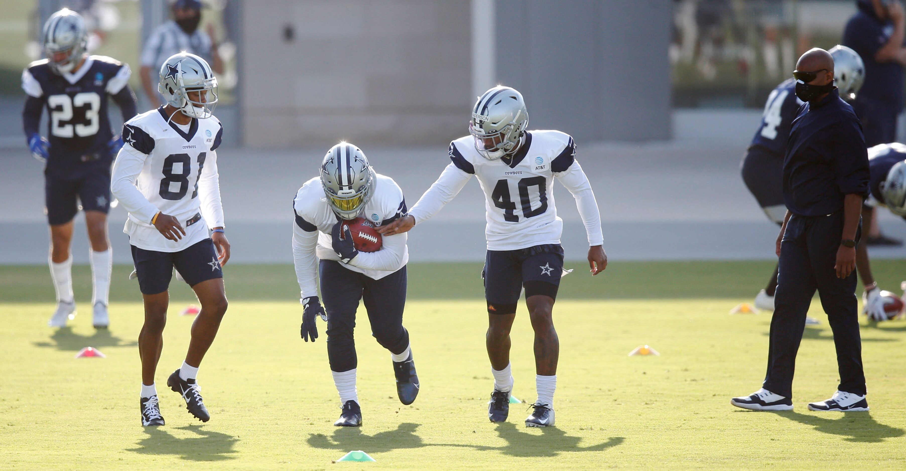 Dallas Cowboys running back Ezekiel Elliott (21) runs through a drill as Dallas Cowboys wide...