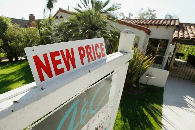 Los precios de casas están cayendo en la mayoría de los mercados de Estados Unidos.