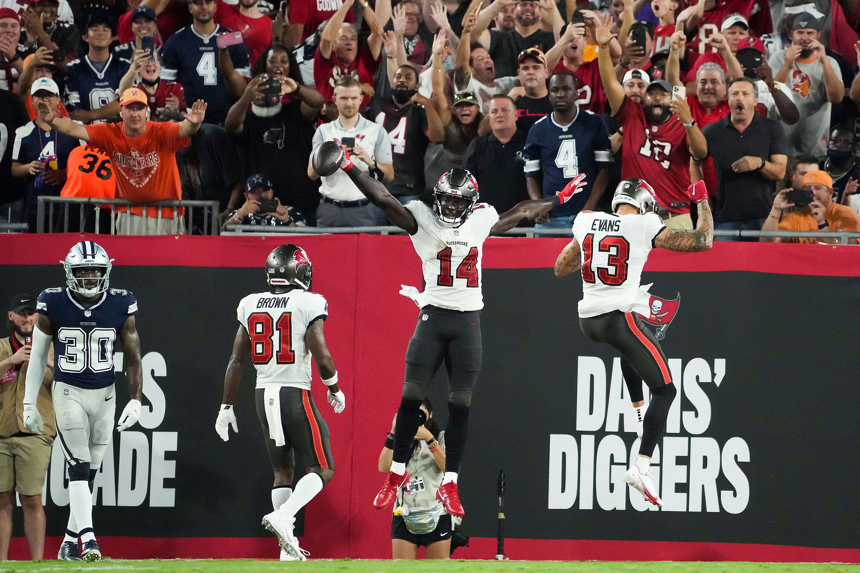 Tampa Bay Buccaneers wide receiver Chris Godwin (14) celebrates a touchdown catch with wide...