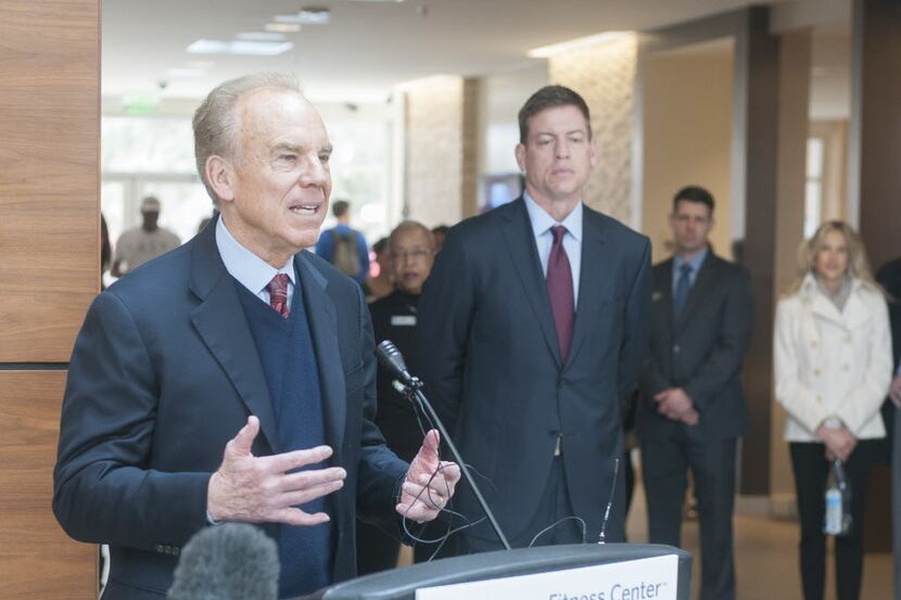 Former Dallas Cowboys quarterbacks Roger Staubach speaks during the unveiling of the Cooper...