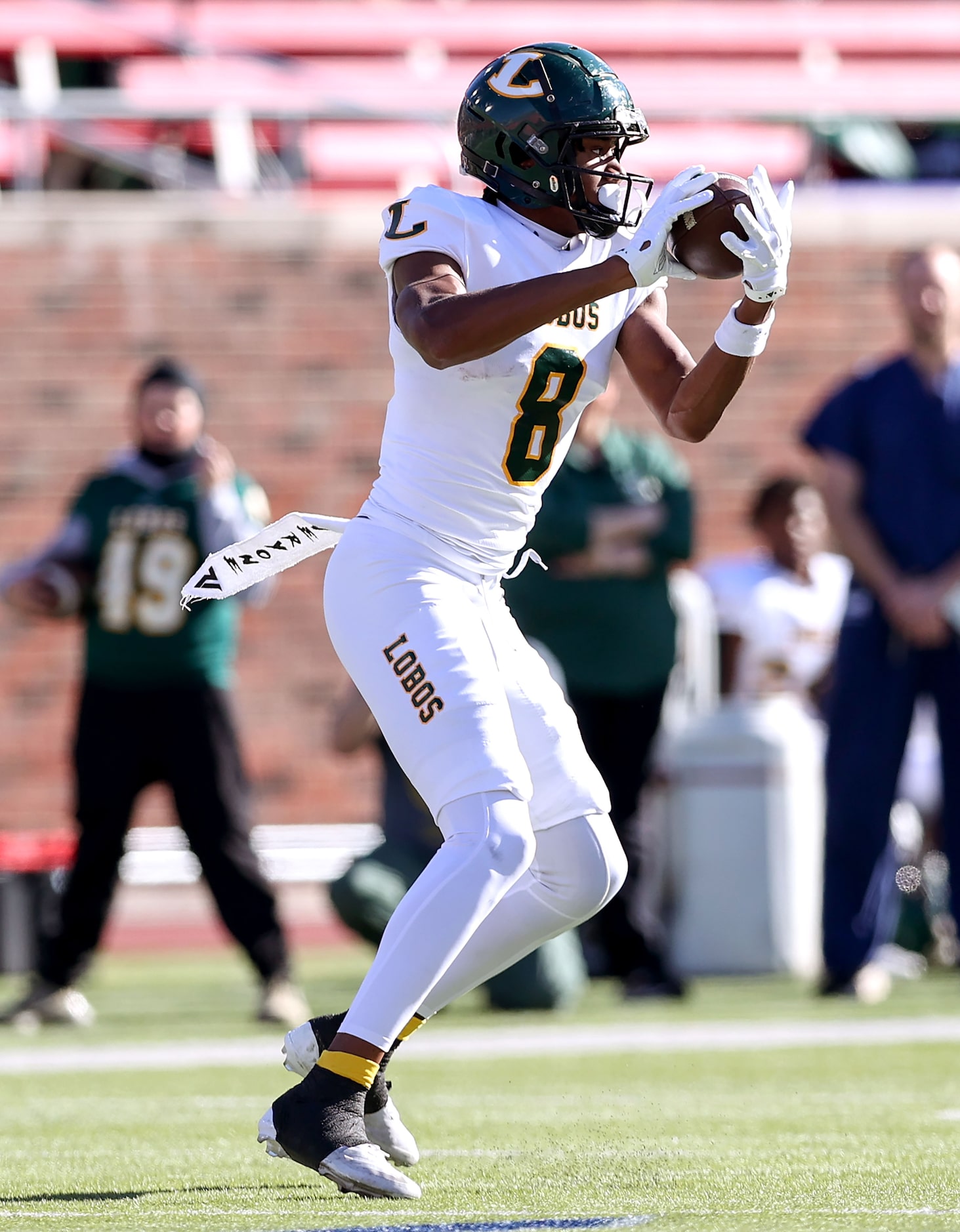 Longview wide receiver Da'Morrion Williams comes up with a reception against Southlake...