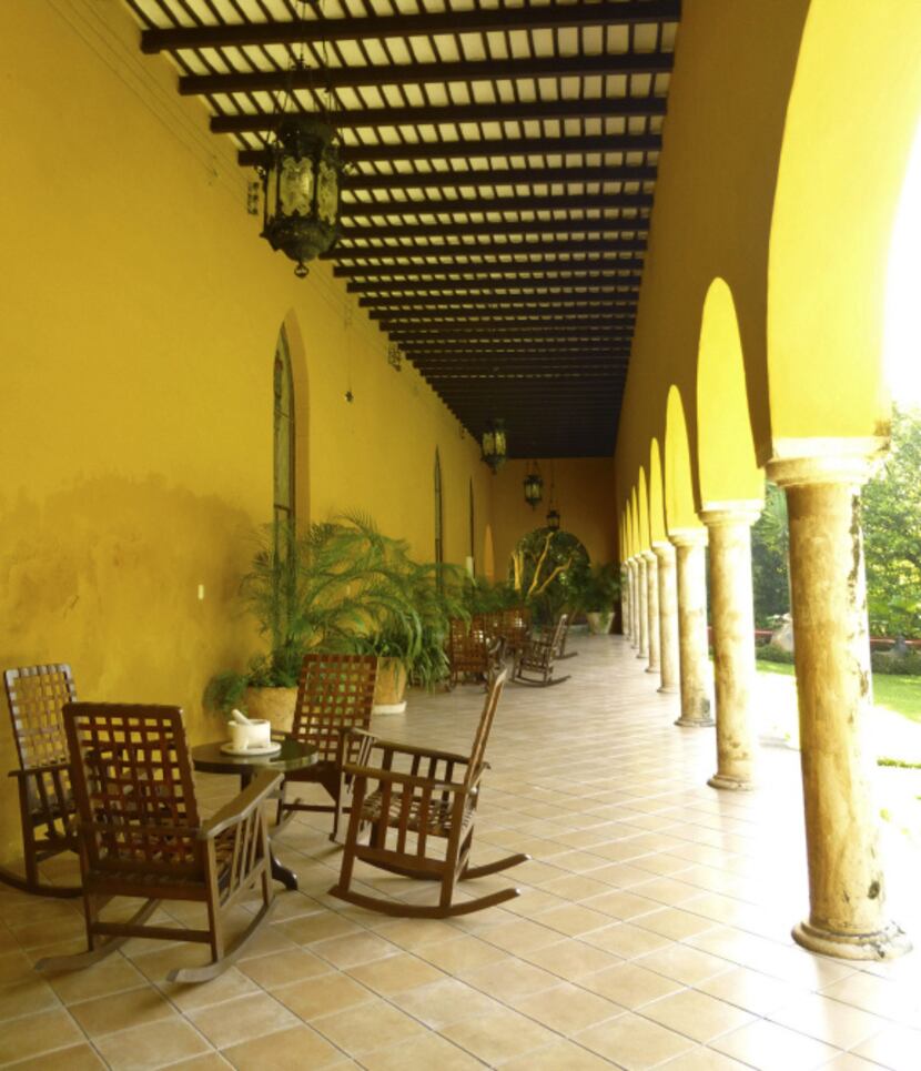 Rocking chairs on shady verandahs at Hacienda Misné.
