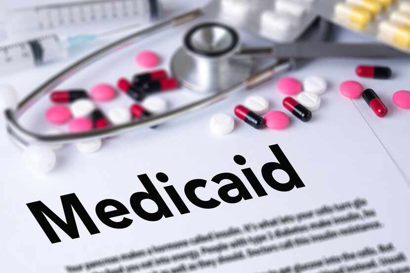 Cobertura médica a través del programa federal Medicaid.