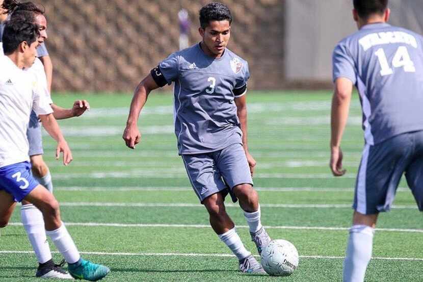 Javier Leonor, un futbolista salvadoreño de 20 años que está a prueba en equipos de España e...