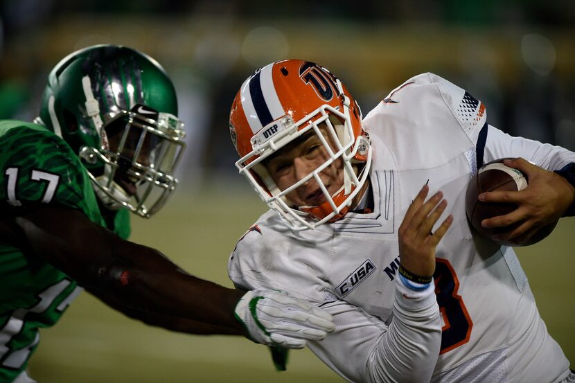 North Texas freshman linebacker Joe Ozougwu (17) sacks Texas-El Paso freshman quarterback...