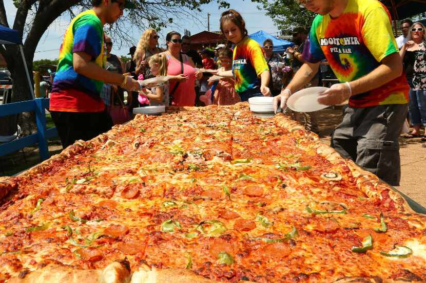 Moontower Pizza Bar in Burleson sells the world s largest commercially available pizza,...