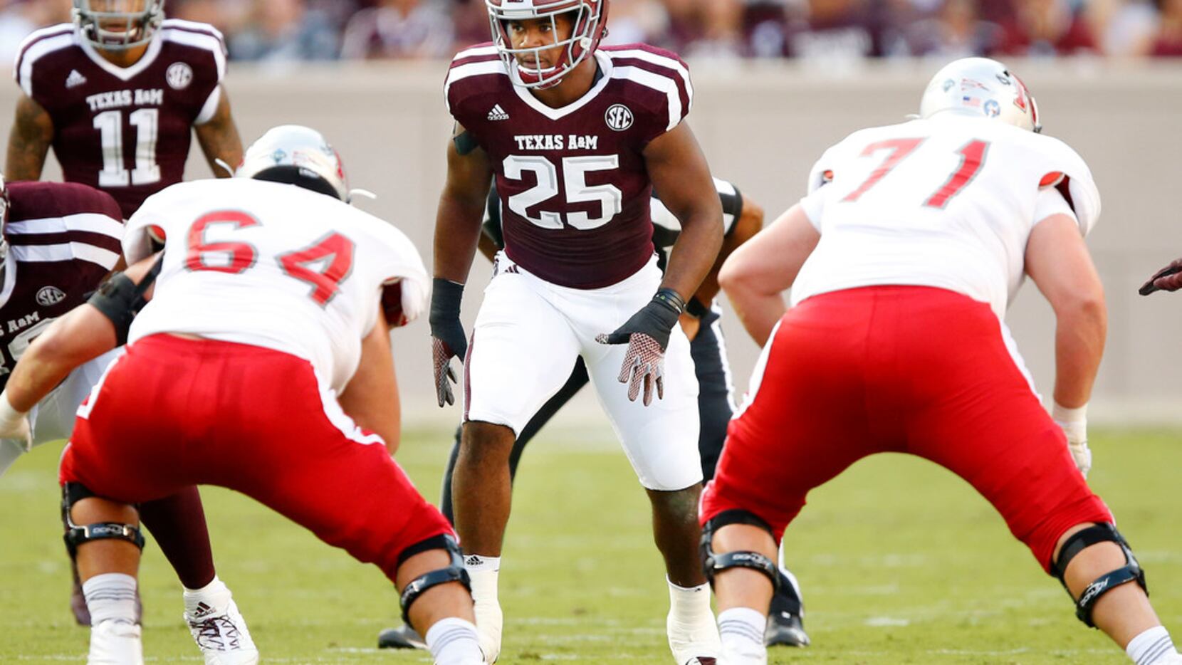 Texas A&M Aggies linebacker Tyrel Dodson (25) lines up against the Nicholls State Colonels...