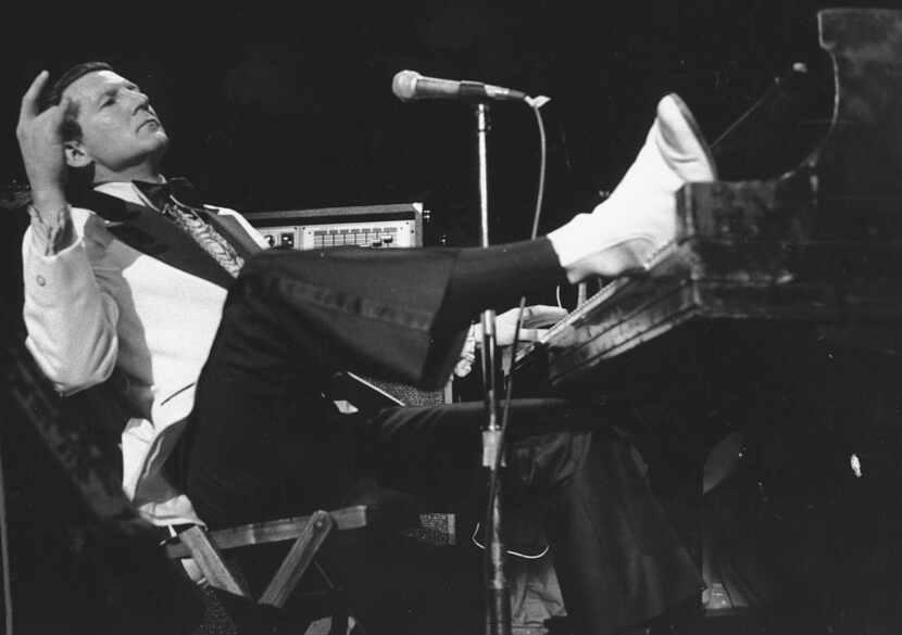 CORRECTS LOCATION OF DEATH TO DESOTO COUNTY, MISSISSIPPI - FILE - Jerry Lee Lewis props his...