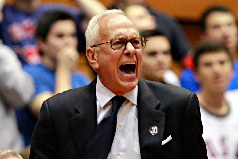 Larry Brown reacts to a call on the floor. (G.J. McCarthy/The Dallas Morning News)