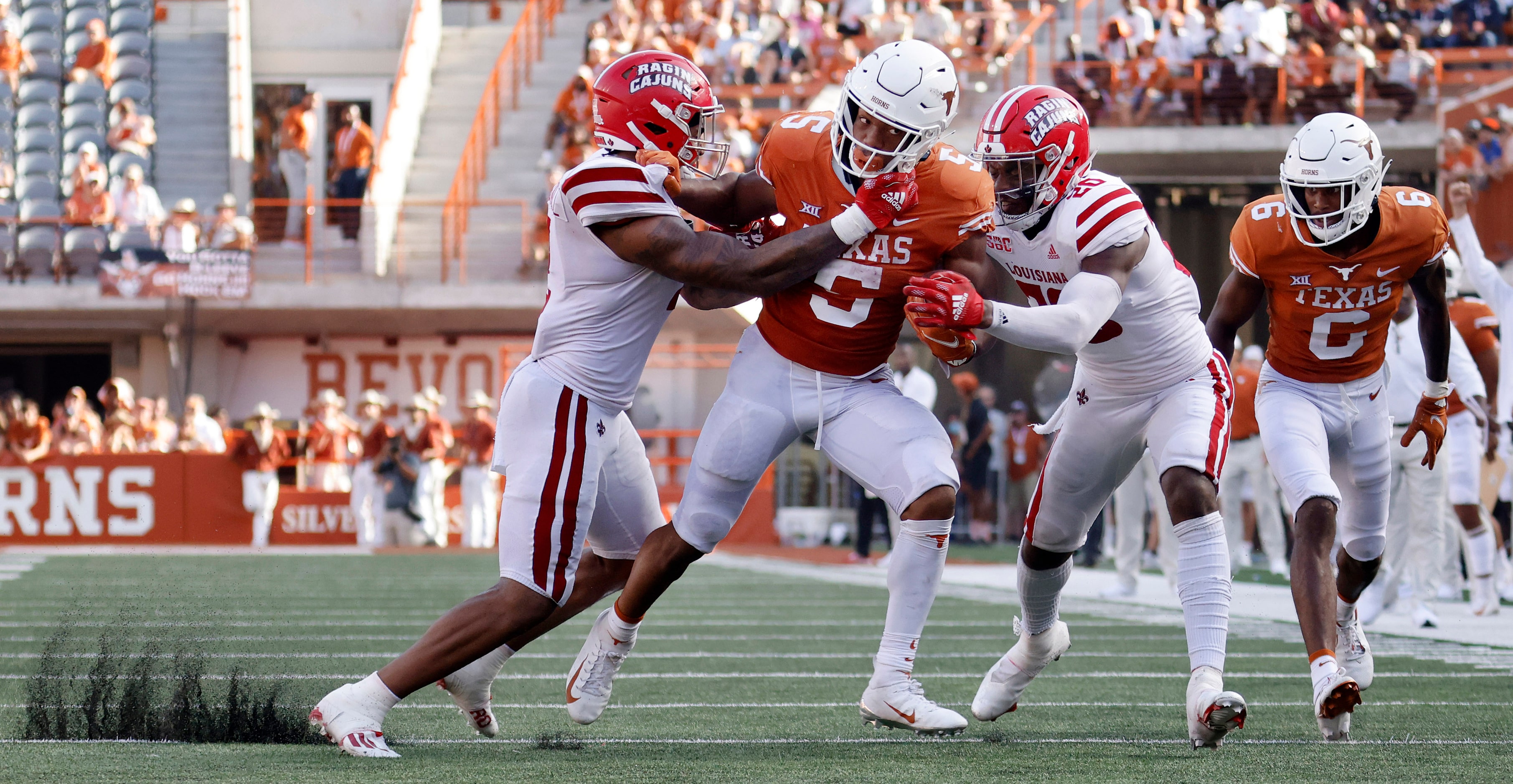 Louisiana-Lafayette Ragin Cajuns linebacker Lorenzo McCaskill (2) and cornerback Mekhi...