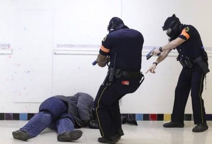 Dallas police officer Stanley Stokely, left, plays an angry man with a knife as Sr. Cpl....