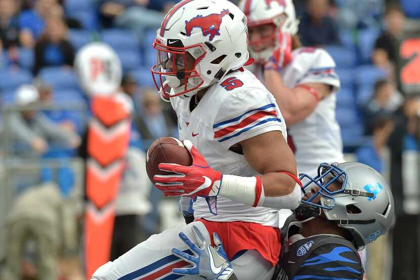 SMU running back Xavier Jones (5) scores a touchdown against Memphis defensive back Josh...