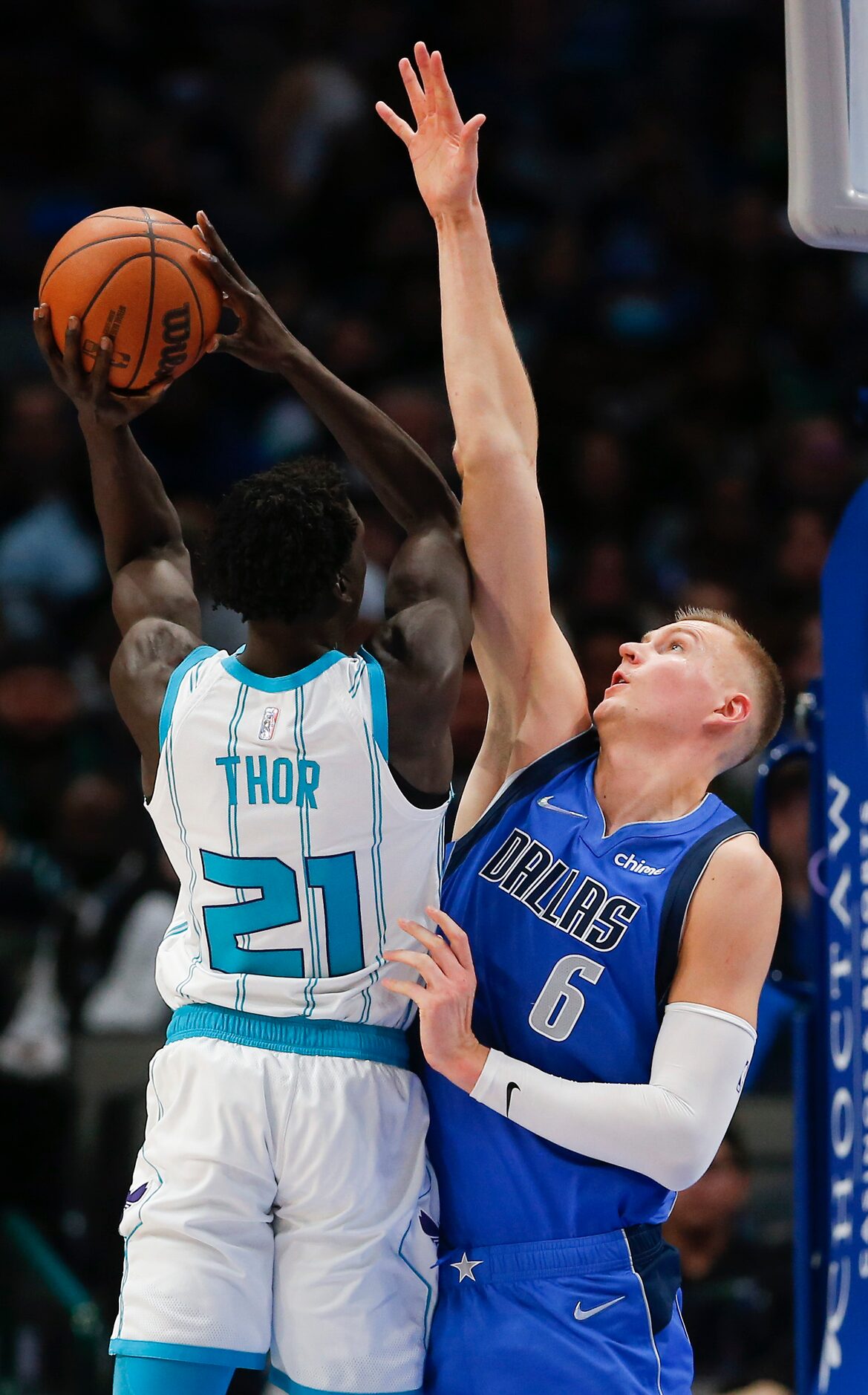 Charlotte Hornets forward JT Thor (21) attempts a shot as Dallas Mavericks center Kristaps...