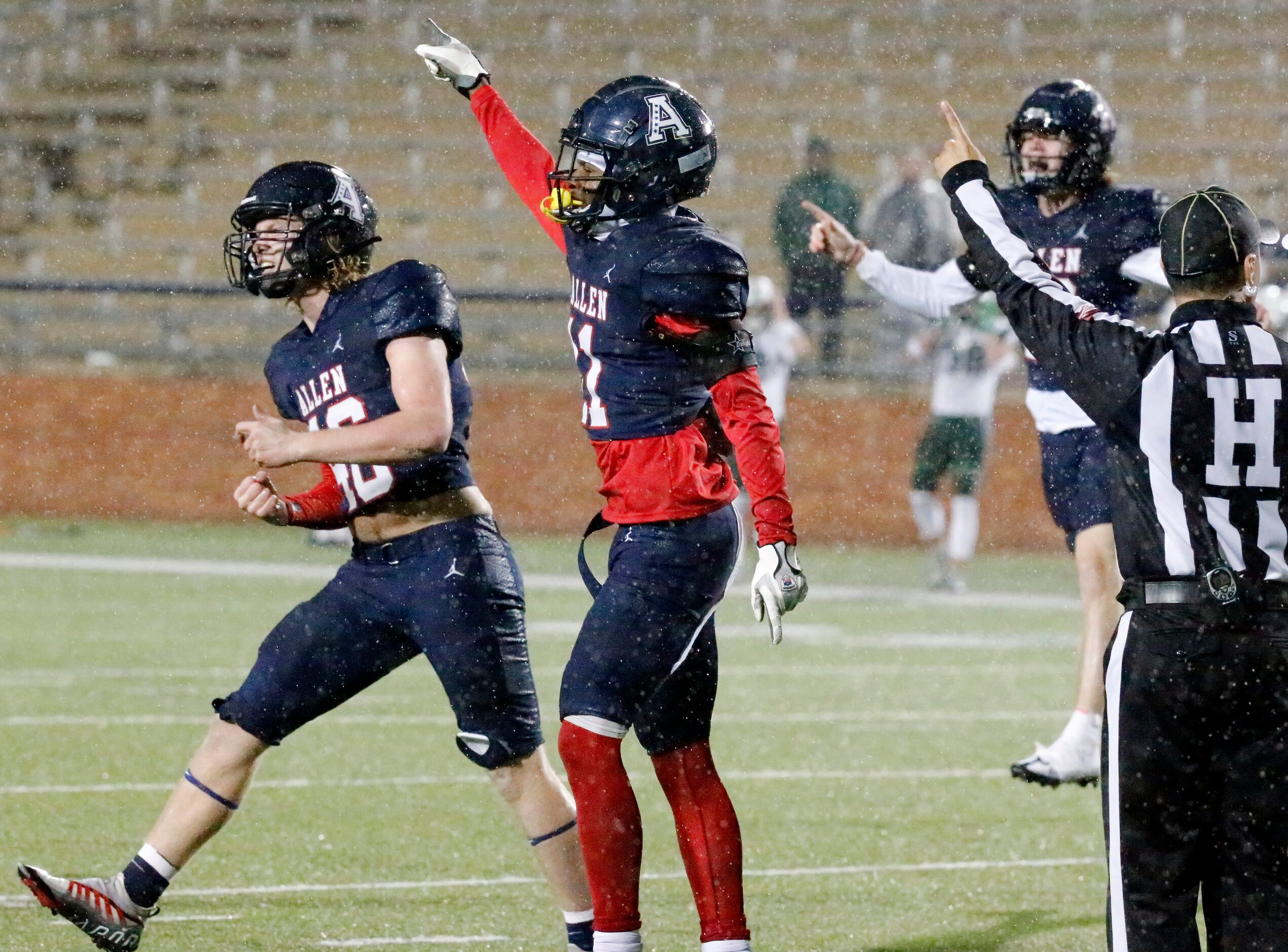 Allen High School defensive end Brock Winsett (46), Allen High School defensive back...