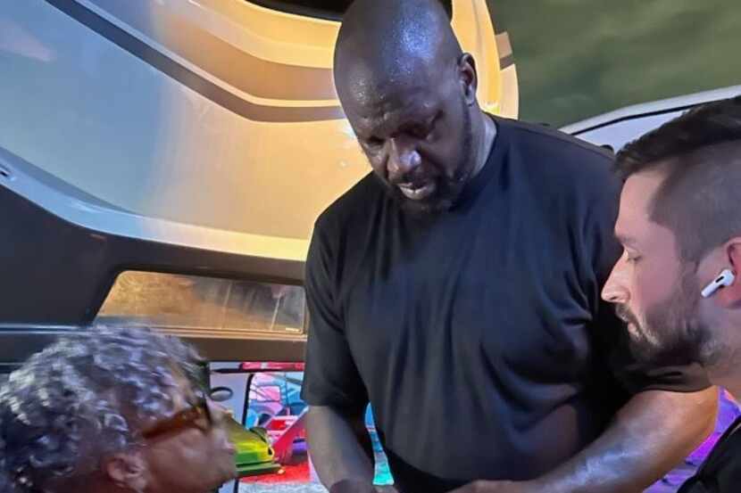 Opal Lee exchanges information with Shaquille O'Neal at Shaquille O Neal s Bass All-Stars...