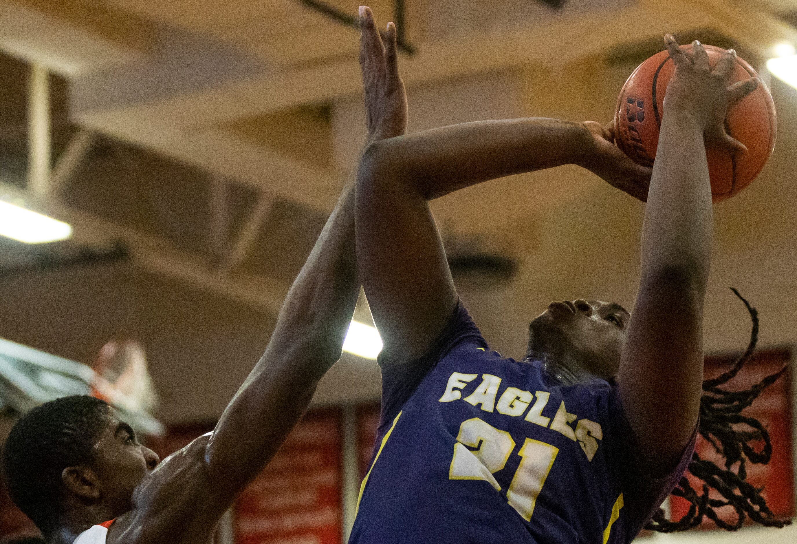 Richardson High School Timmie Jordan (21) jumps with the ball while Lake Highlands High...