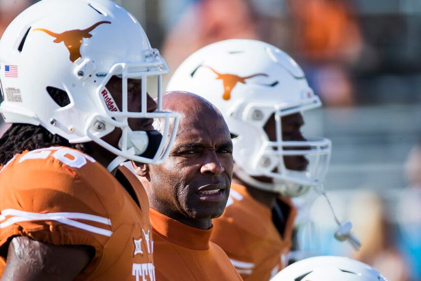 Texas head coach Charlie Strong watches the teams warm up before the 2015 Red River Showdown...