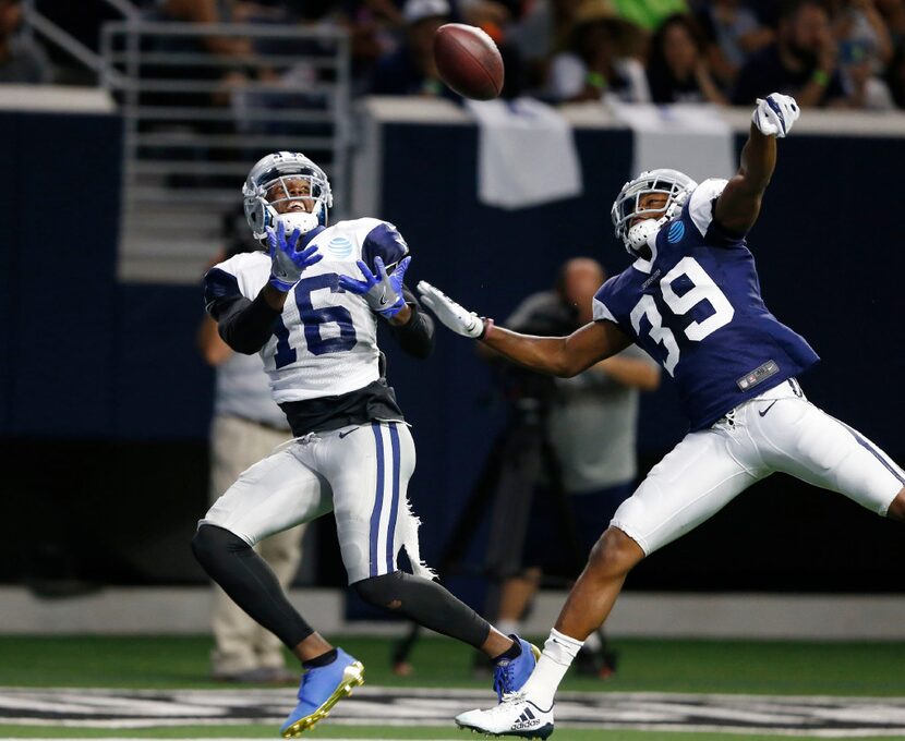 Dallas Cowboys cornerback Marquez White (39) deflects a pass intended for Dallas Cowboys...