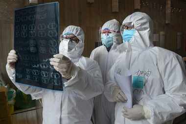 Doctors look at a lung CT image at a hospital in Xiaogan,China.