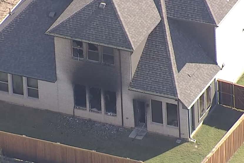 Los bomberos apagaron un incendio en una casa en Celina en donde fue hallado el cuerpo de...