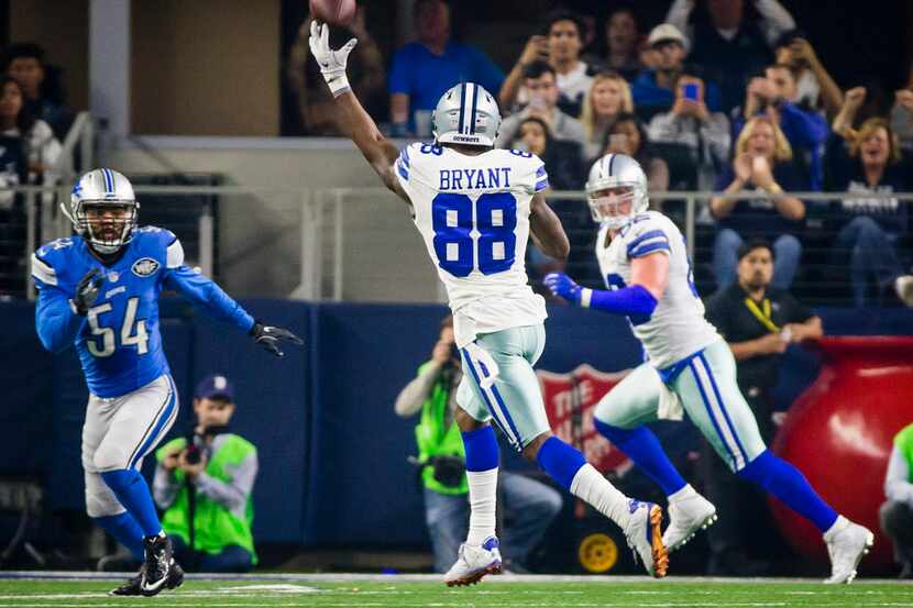 Dallas Cowboys wide receiver Dez Bryant (88) throws a 10-yard touchdown pass to tight end...