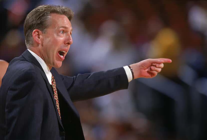30 Jun 2000:  Coach Brian Agler of the Minnesota Lynx points and yells from the sidelines...