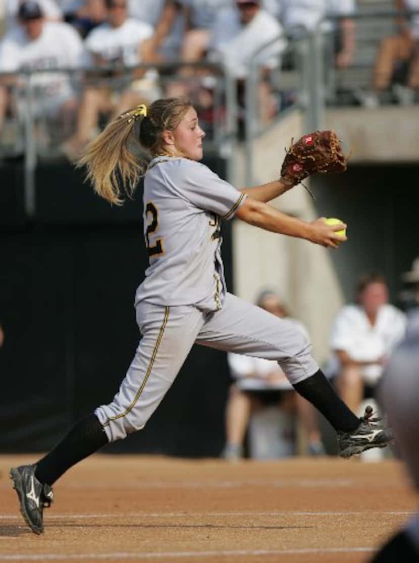 ORG XMIT: *S0416804270* Garland High School pitcher Tomi Garrison delivers a pitch against...