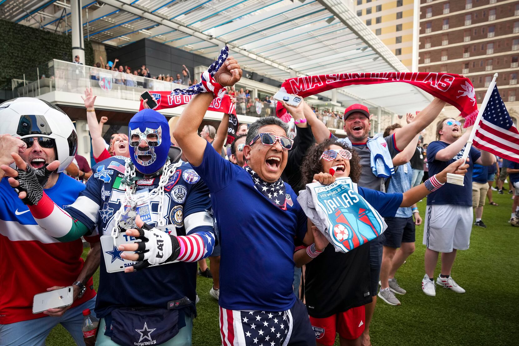 Which U.S. city will host 2026 World Cup final? FIFA president visits  Cowboys' AT&T Stadium as decision nears