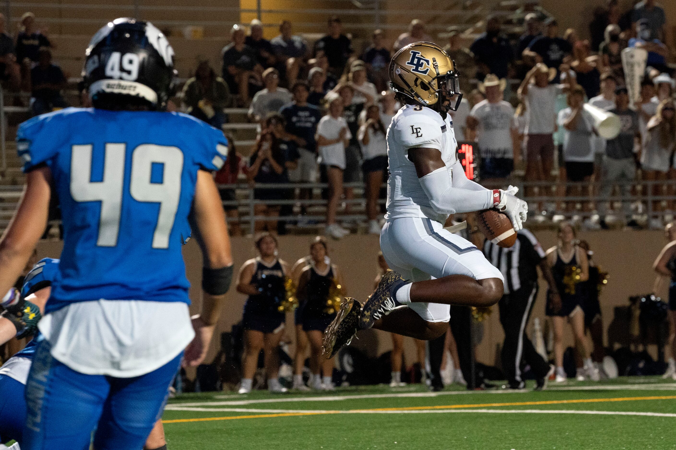 Little Elm senior wide receiver Vashawn Thomas III (3) makes the catch on a go-ahead...