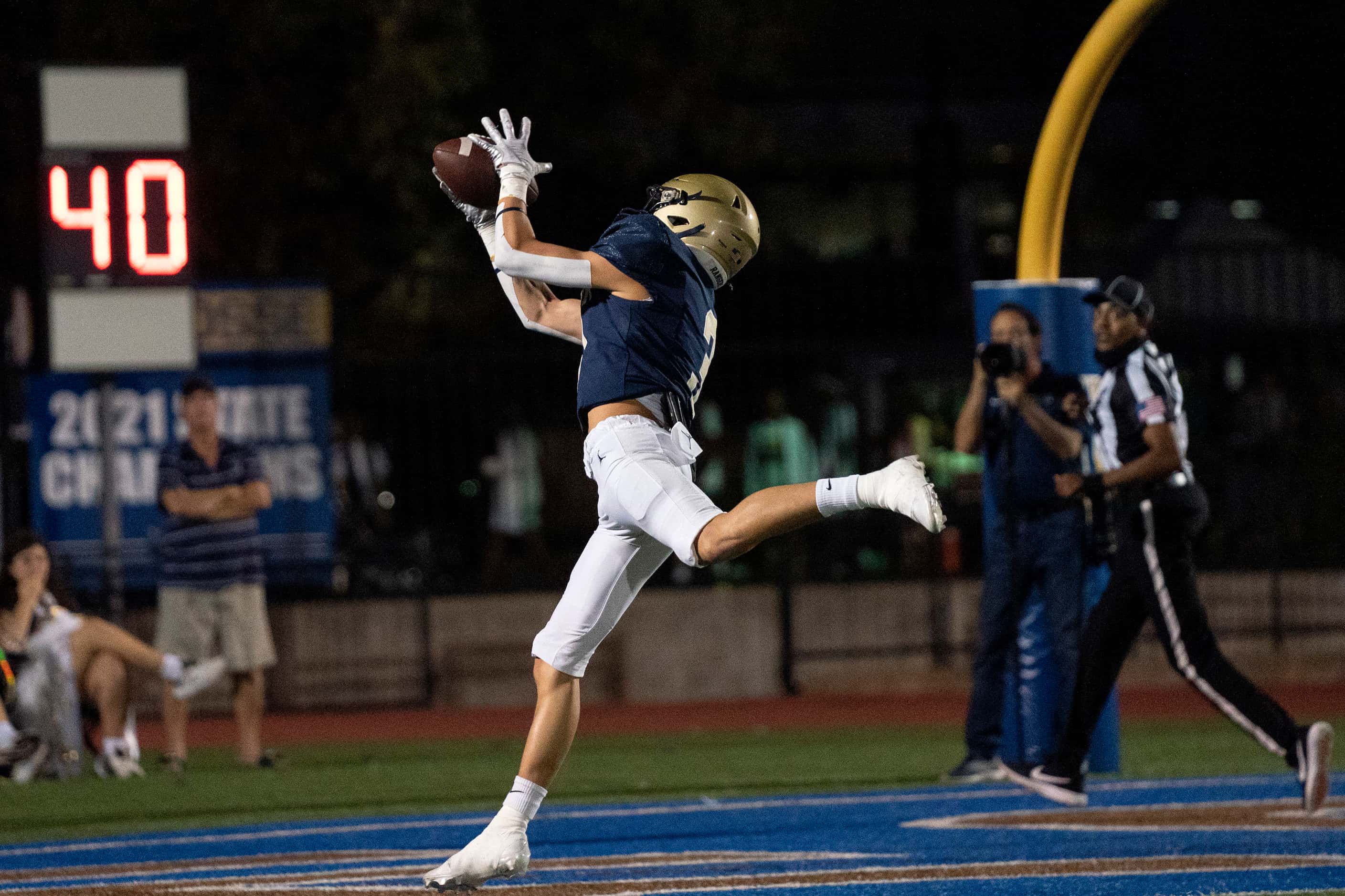 Jesuit senior wide receiver Truett Whitley (3) hauls in a touchdown pass during the first...