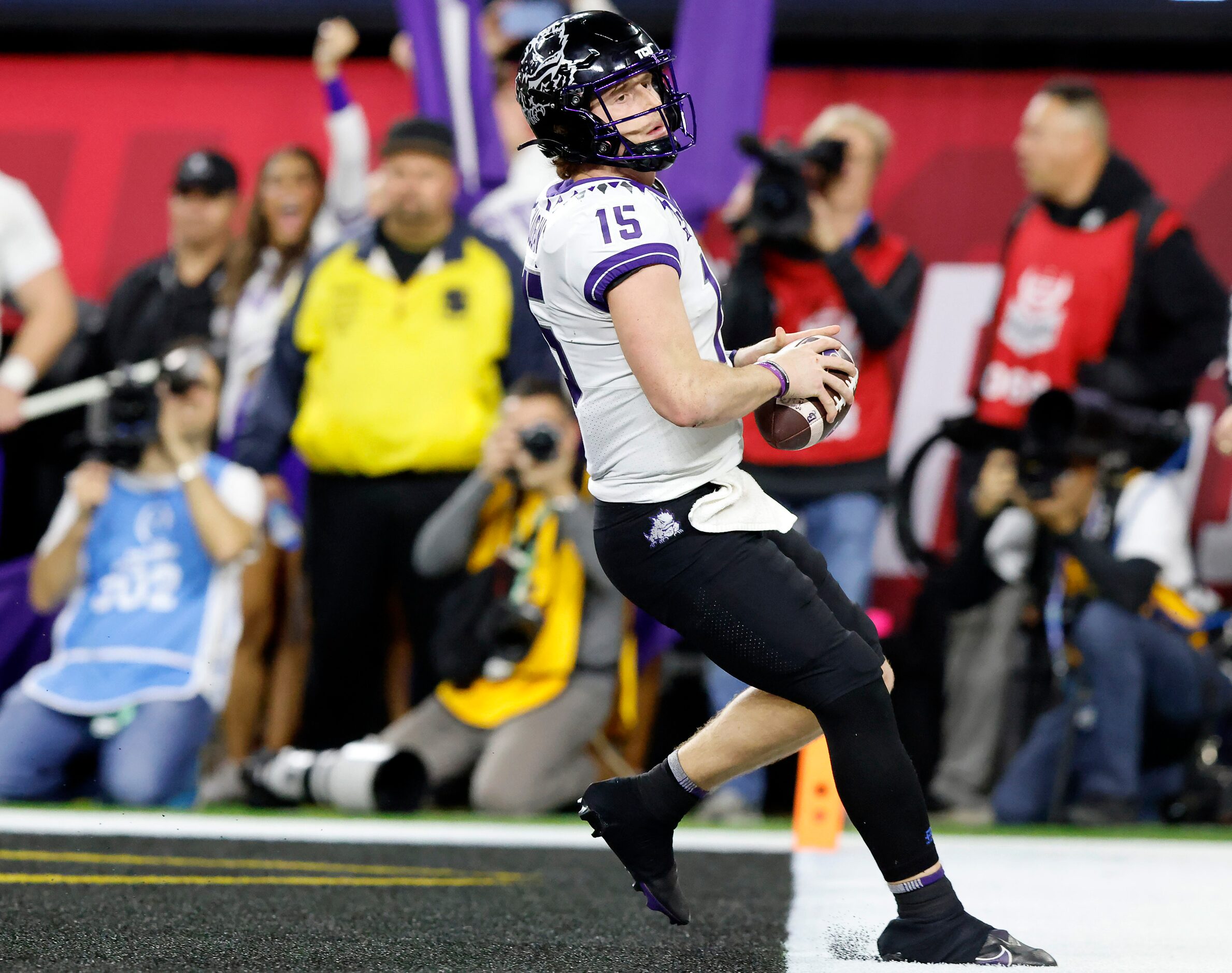 TCU Horned Frogs quarterback Max Duggan (15) scores a first quarter touchdown against the...