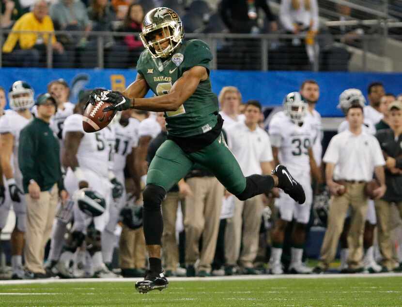 Baylor wide receiver KD Cannon (9) catches a third quarter touchdown pass, his second of the...