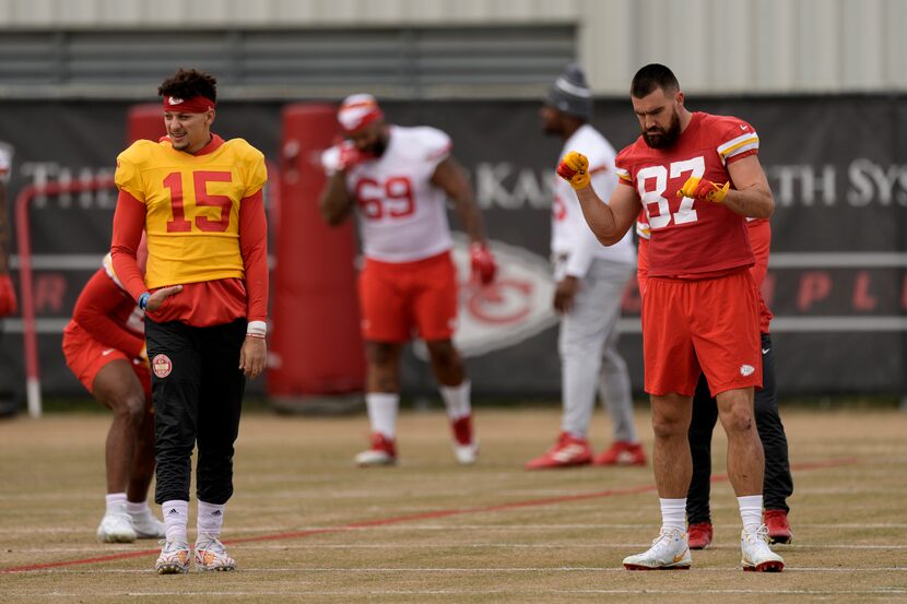 Kansas City Chiefs quarterback Patrick Mahomes (15) and tight end Travis Kelce (87)...