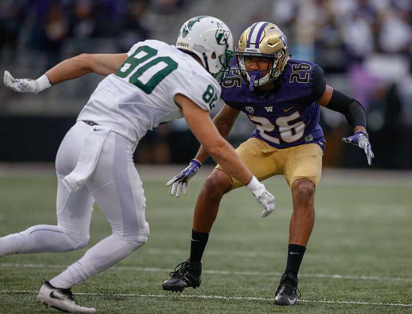 SEATTLE, WA - SEPTEMBER 17:  Defensive back Sidney Jones #26 of the Washington Huskies...